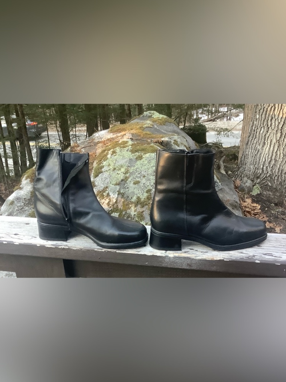 La CANADIENNE Black Leather Zip Ankle Boots